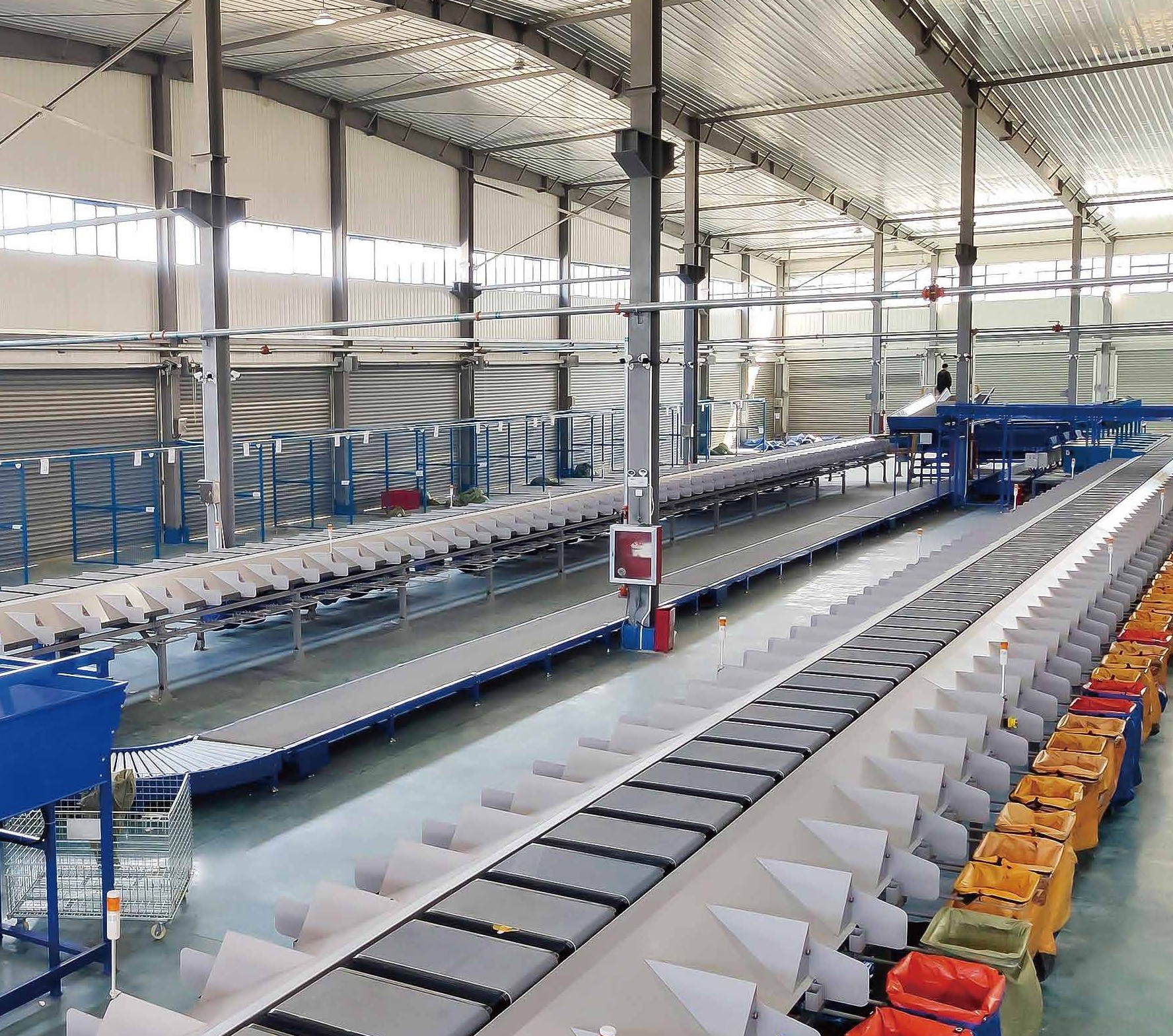 Loop cross-belt sorter